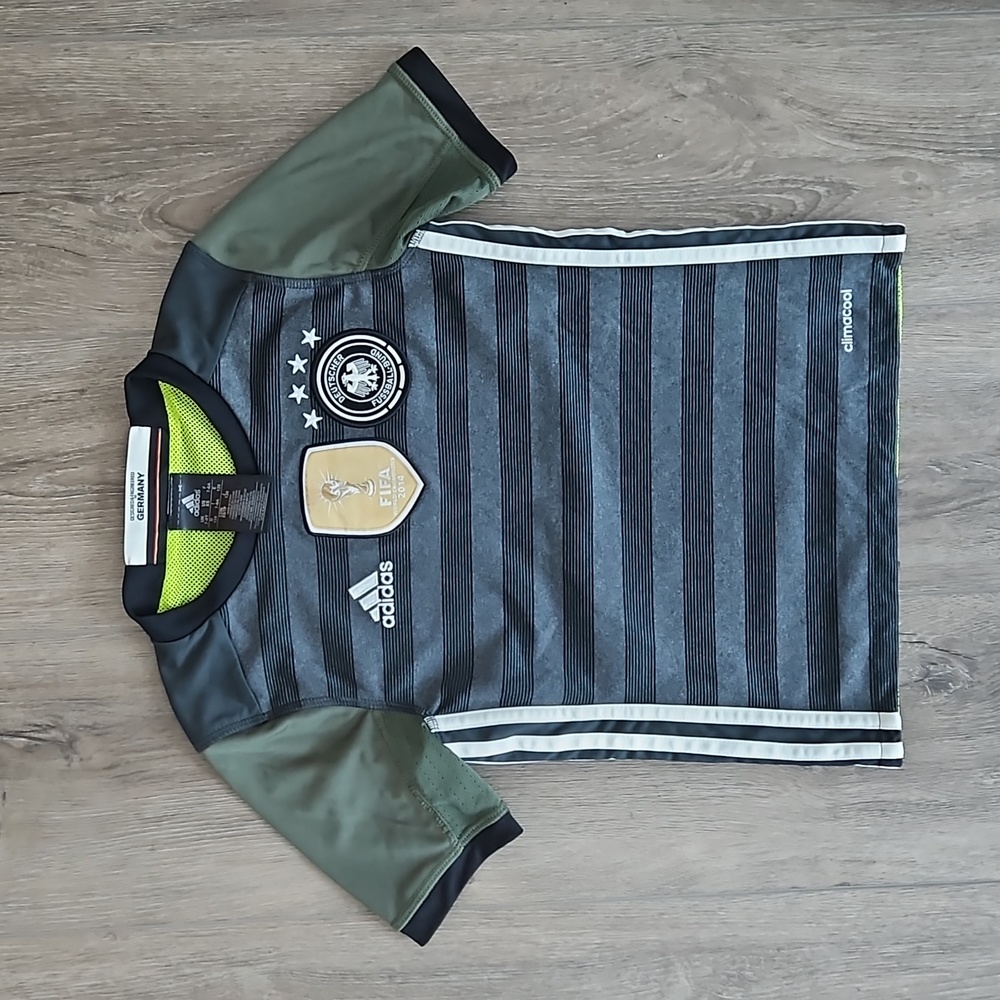 Adidas 2014 Fifa German team soccwr jersey kids size XS